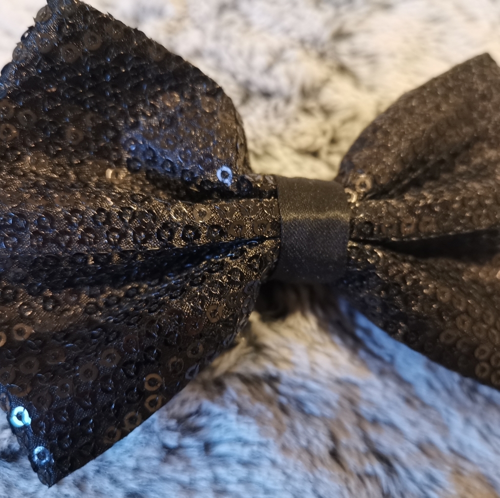 Men's Sequinned Bowtie Black Pre-Tied